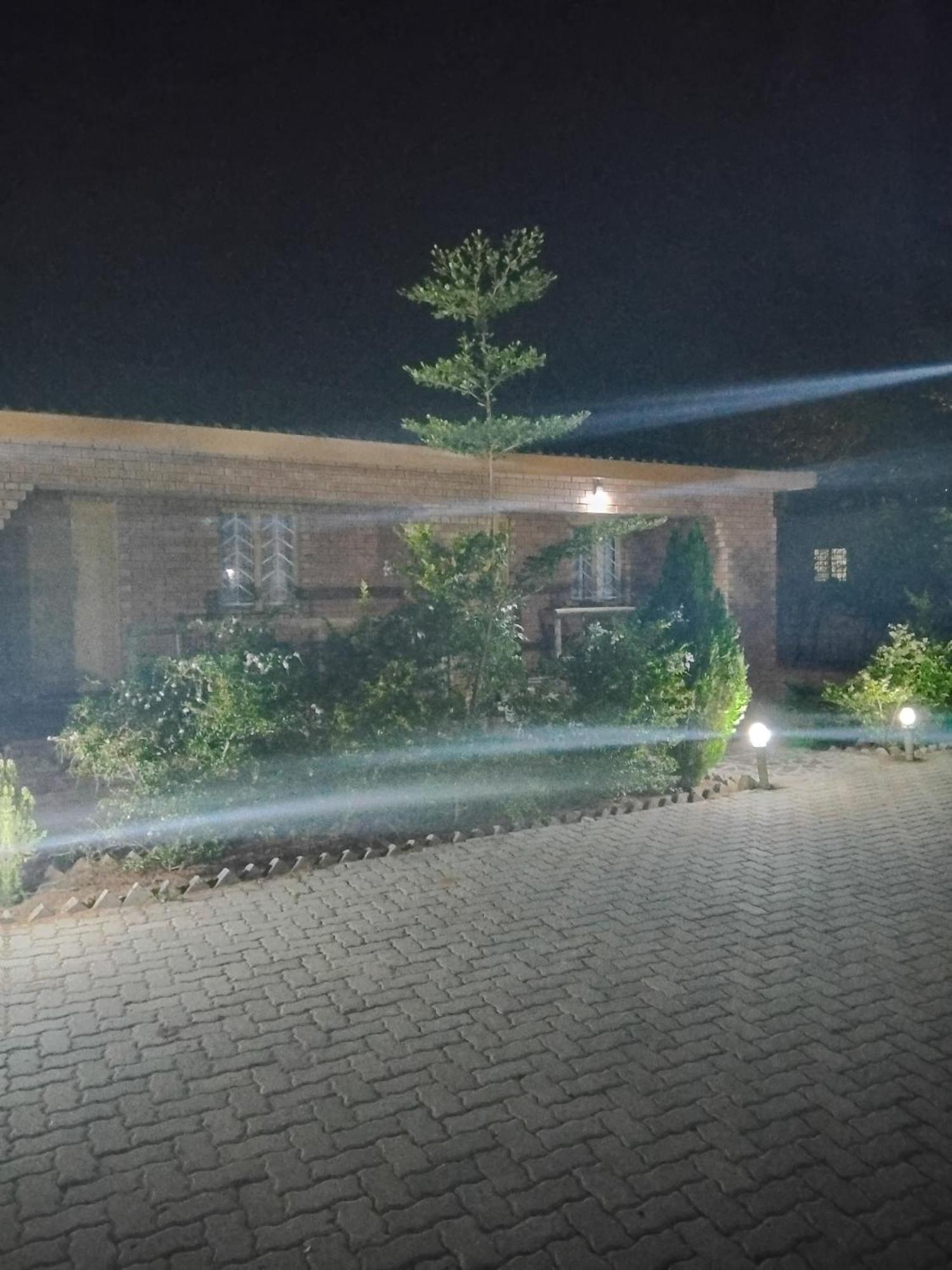 Sunshinevibe Guest House Касане Екстер'єр фото